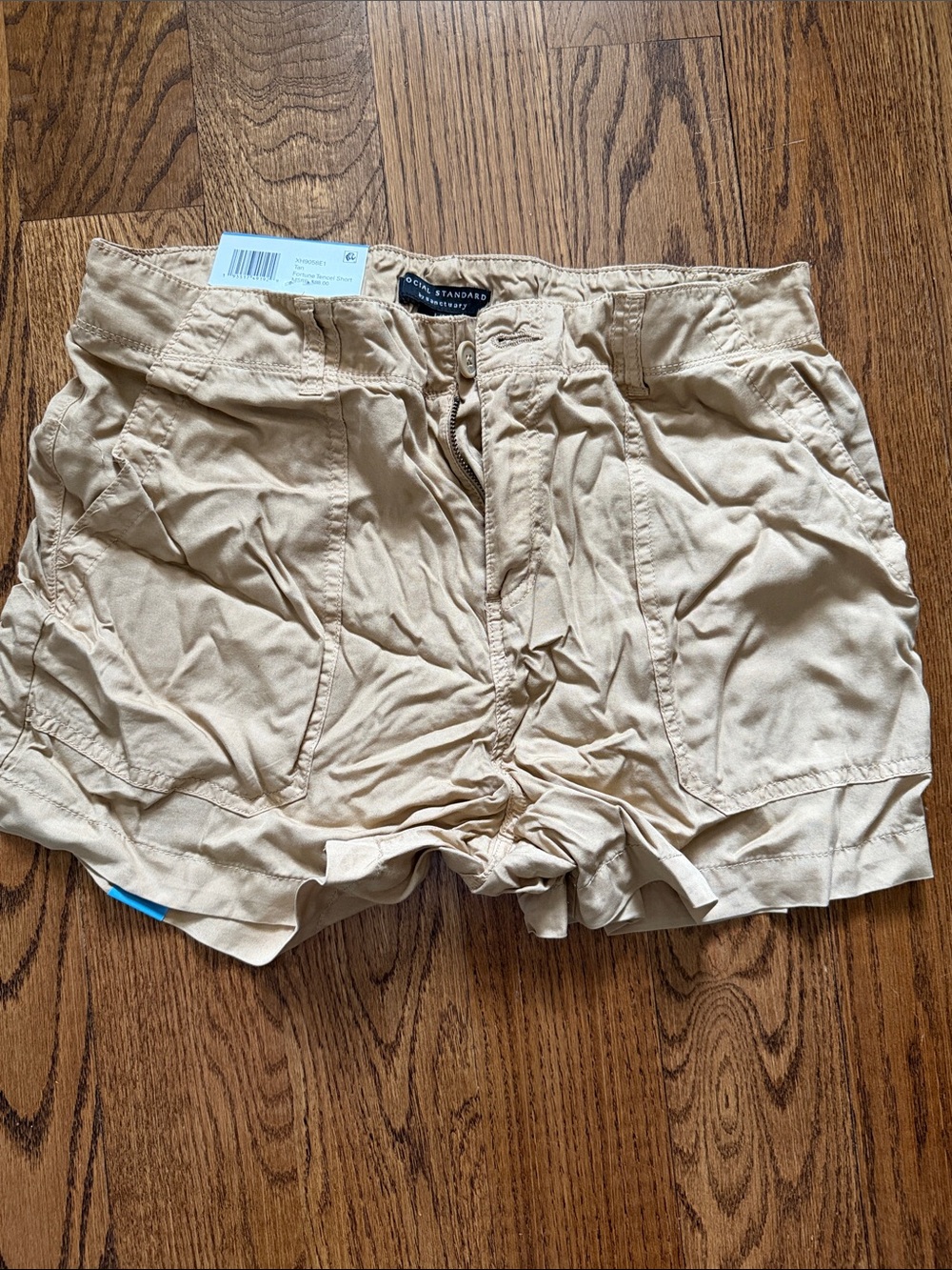 Standard beige utility shorts - Women's casual shorts